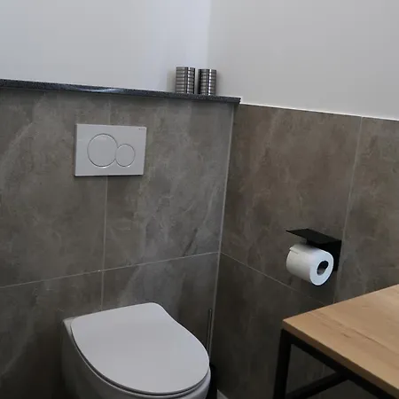 Toka - An Der Regiobahn Guest house 3*