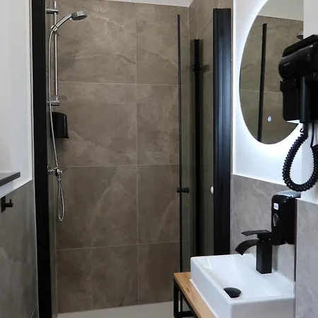 Toka - An Der Regiobahn Guest house 3*